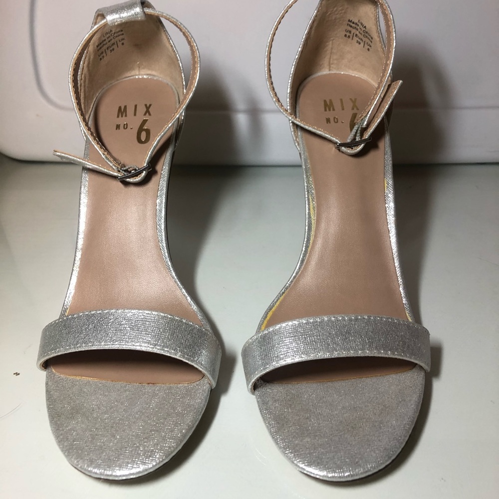 Heels - Picture 2 of 3